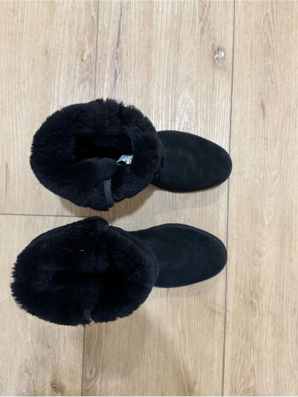UGG Amie boots in classic black suede size 8